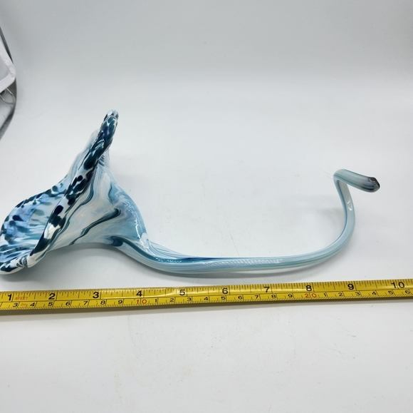 Handblown artglass flower color infused blue white - Picture 5 of 9